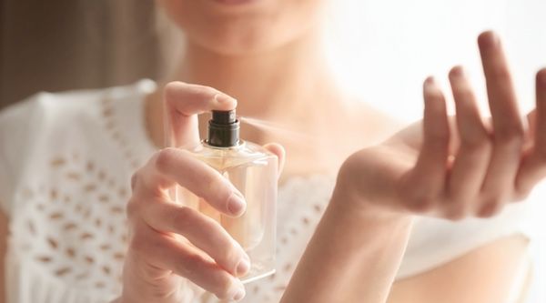 Los 10 mejores perfumes de mujer para regalar en Navidad