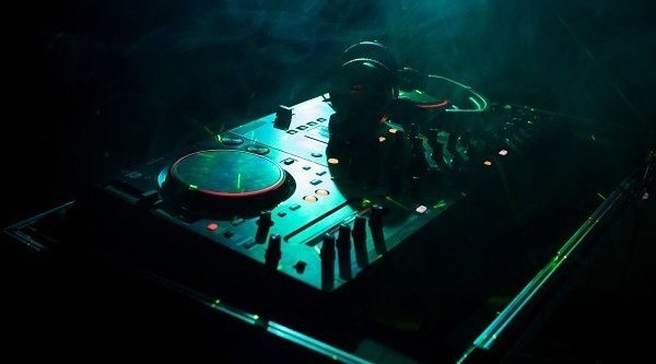 Los mejores controladores de DJ por menos de 200 euros